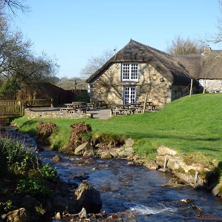 Bearslake Inn Bridestowe Exteriér fotografie