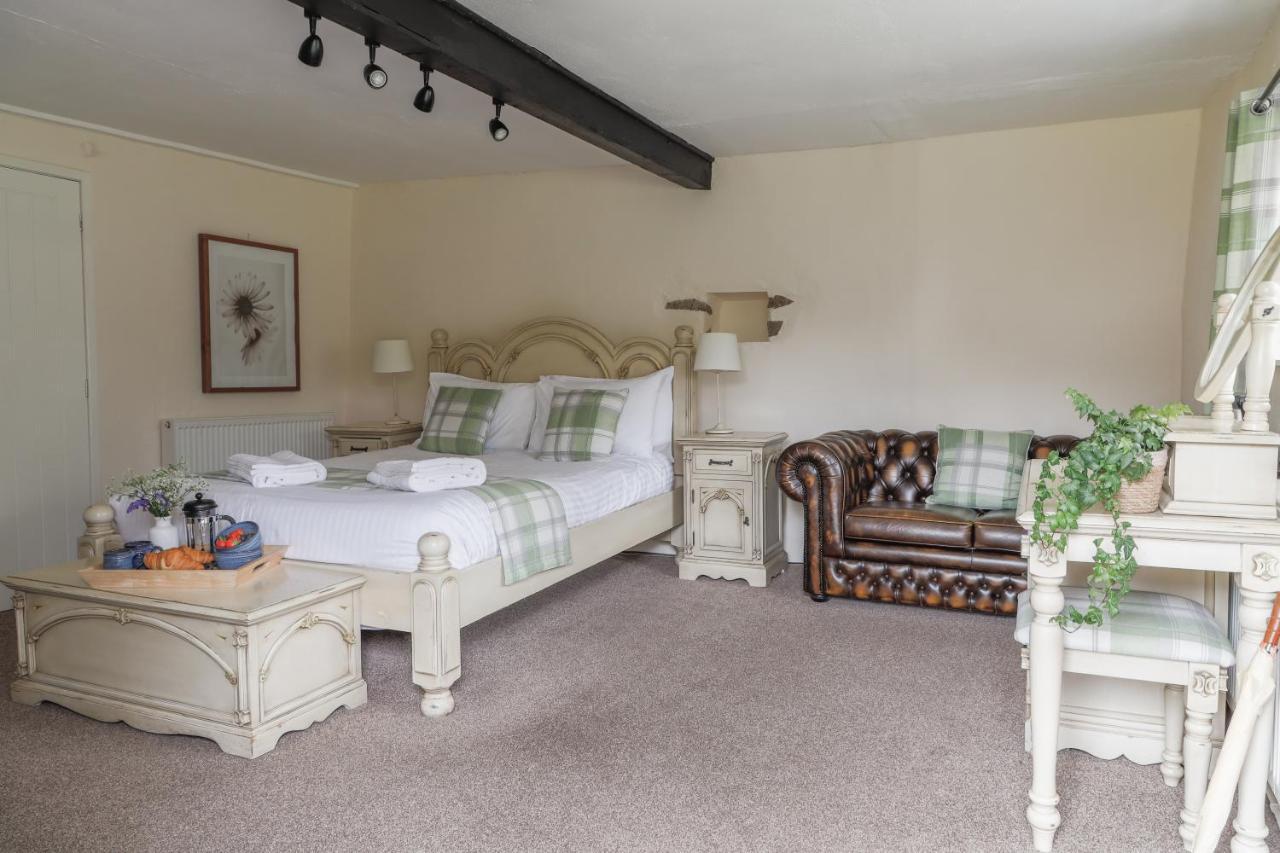 Bearslake Inn Bridestowe Exteriér fotografie
