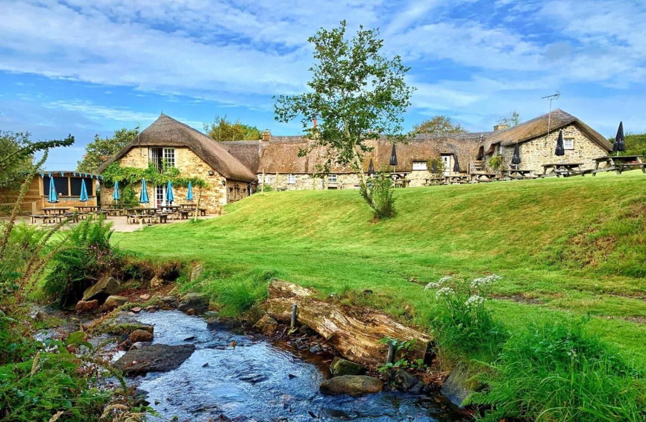 Bearslake Inn Bridestowe Exteriér fotografie