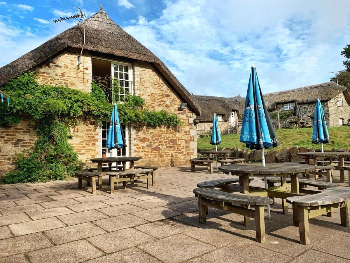 Bearslake Inn Bridestowe Exteriér fotografie